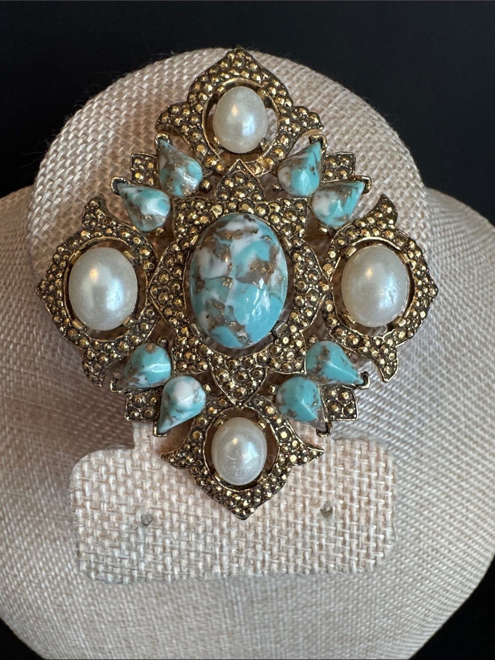 VTG Sarah Coventry 1968 "Remembrance" Gold Tone Pin/Pendant